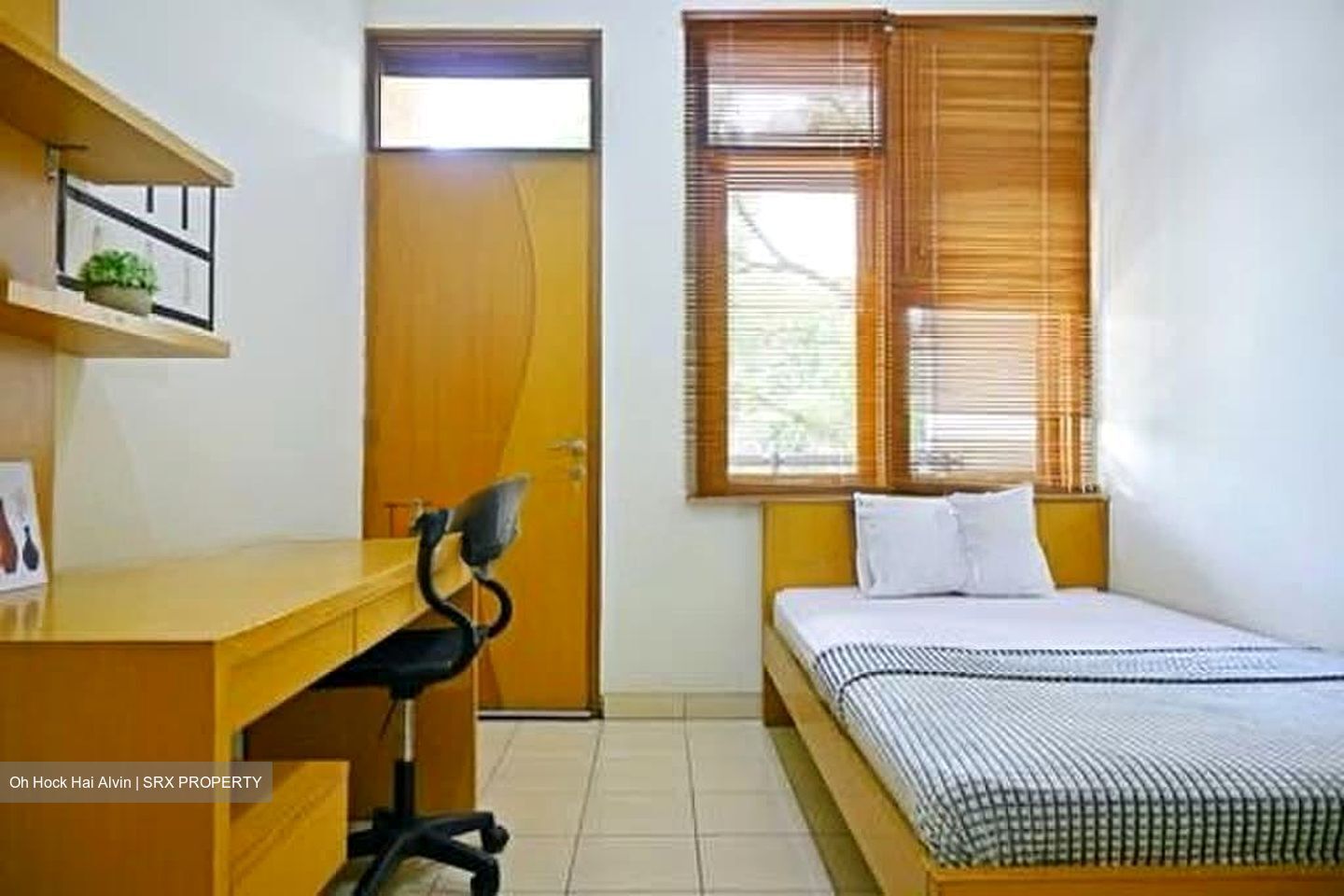 Paya Lebar Gardens (D19), Terrace #567987641
